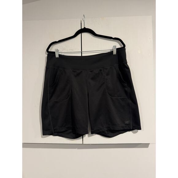 New Balance Shorts With Pockets Size XL - Picture 3 of 4